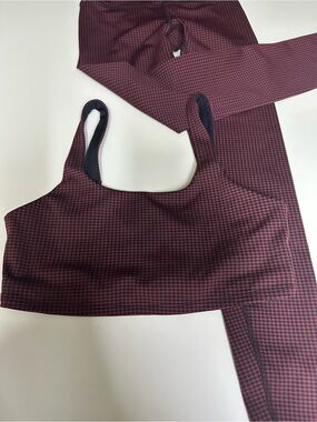 ALO Yoga Burgundy Houndstooth Sports Bra SIZE LARGE and leggings SIZE XS